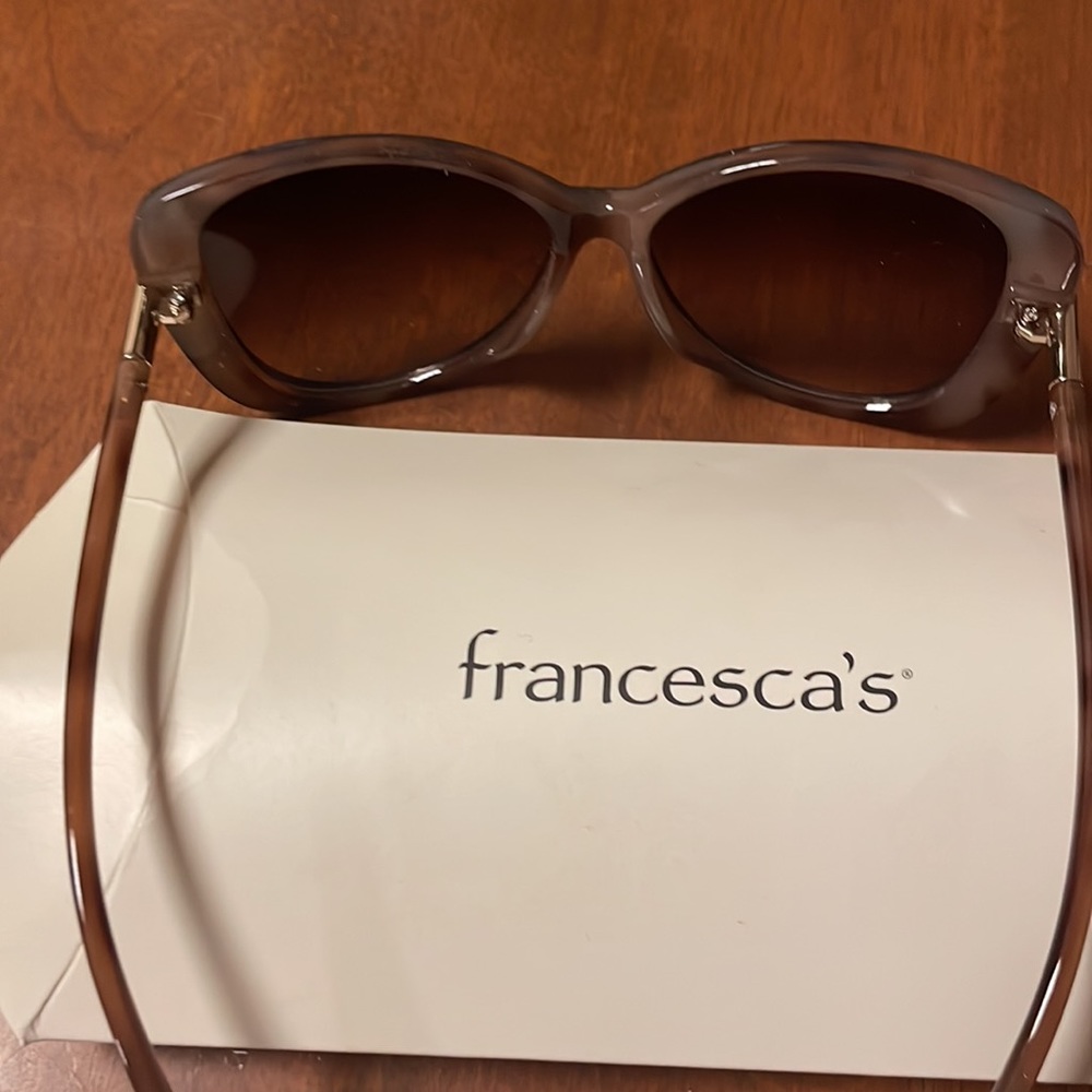 Large women’s sunglasses from Francesca’s ,EUC - Picture 2 of 3